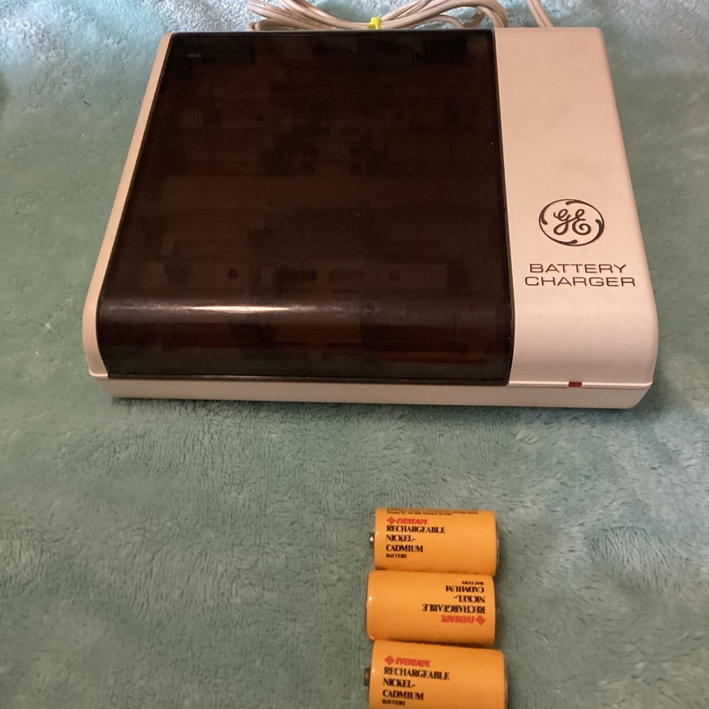 GENERAL ELECTRIC BC8B a nickel Cadmium Battery Charger